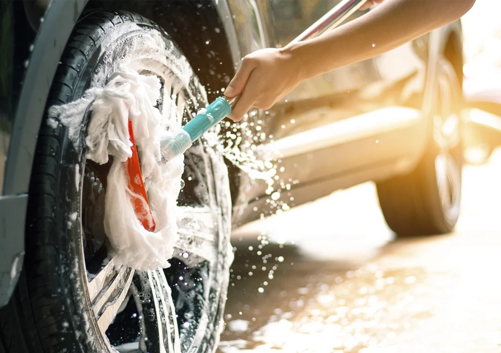 Cómo ahorrar agua para lavar carro