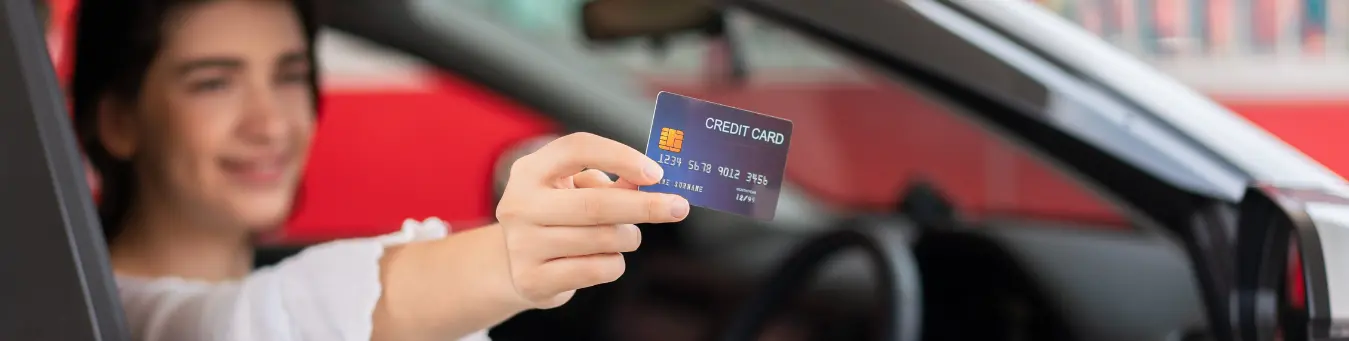 Tarjetas de Crédito con Seguro de Auto ¿Qué cubren?