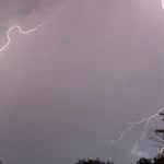 ¿El seguro me cubre si me cae un rayo en el auto?