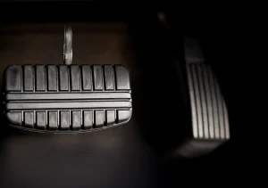 un seguro de auto me cubre si mi auto se queda sin frenos